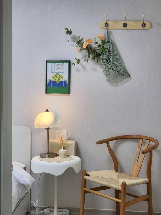 5mins To Jangseungbaegi Station, 1mins To Airport Bus Station, Max 6pax, Two Bedrooms Seoul