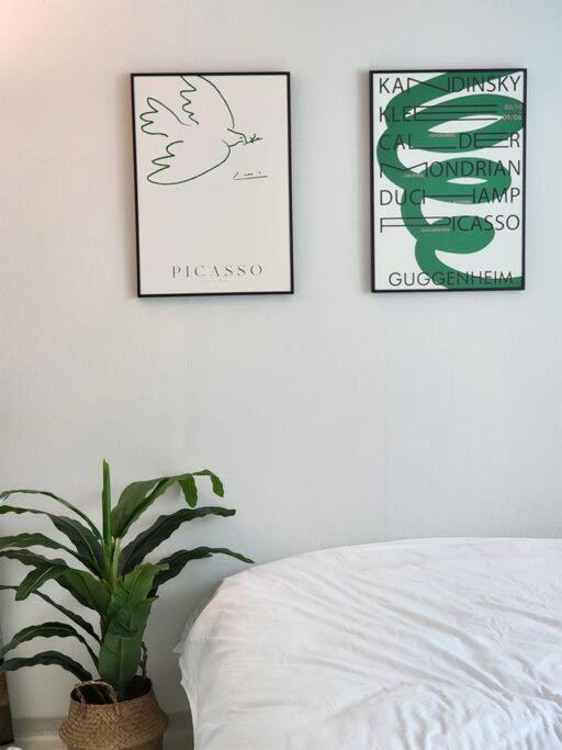 Apartment 5mins To Jangseungbaegi Station, 1mins To Airport Bus Station, Max 6pax, Two Bedrooms Seoul