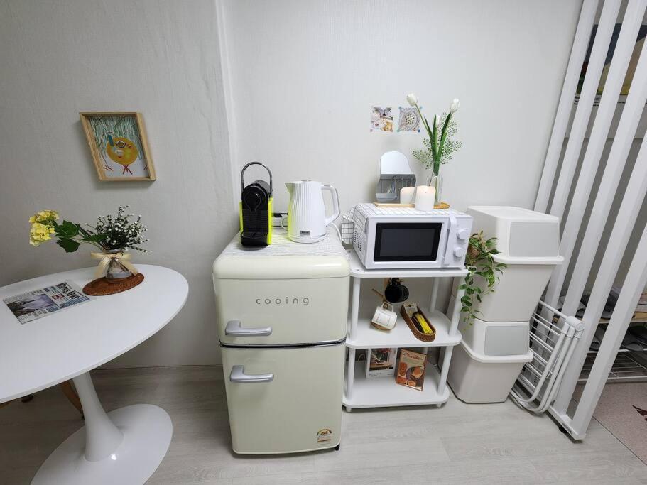5mins To Jangseungbaegi Station, 1mins To Airport Bus Station, Max 6pax, Two Bedrooms Apartment Seoul