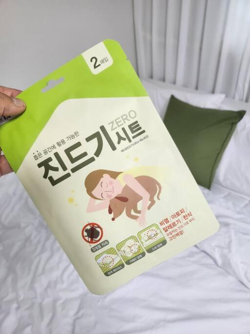 5mins To Jangseungbaegi Station, 1mins To Airport Bus Station, Max 6pax, Two Bedrooms