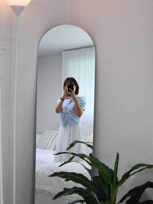 5mins To Jangseungbaegi Station, 1mins To Airport Bus Station, Max 6pax, Two Bedrooms Apartment *