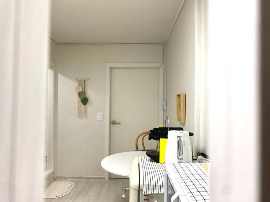 5mins To Jangseungbaegi Station, 1mins To Airport Bus Station, Max 6pax, Two Bedrooms Apartment *